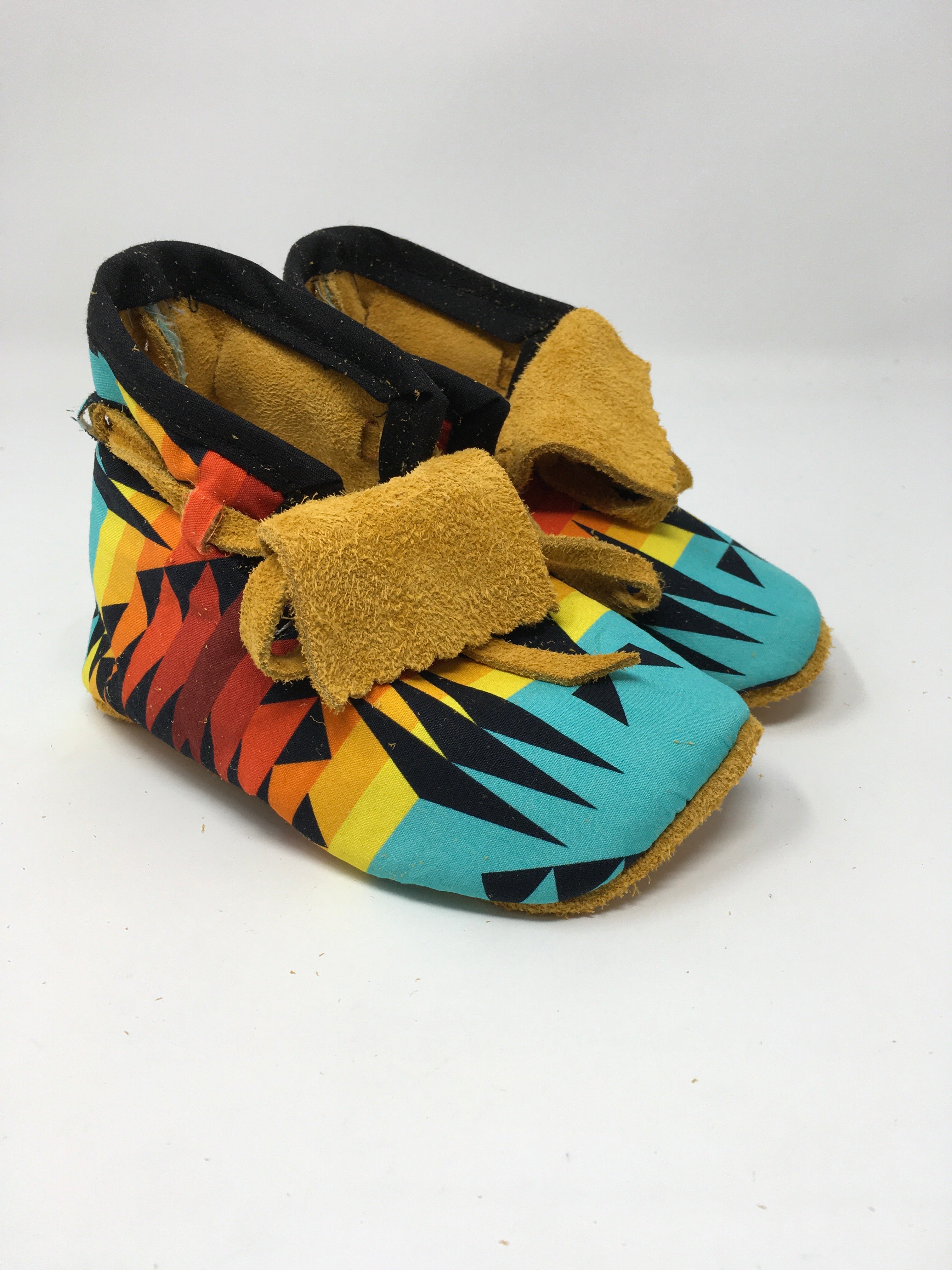 Strawberry Beadwork Moosehide Moccasins 12.5 Kids