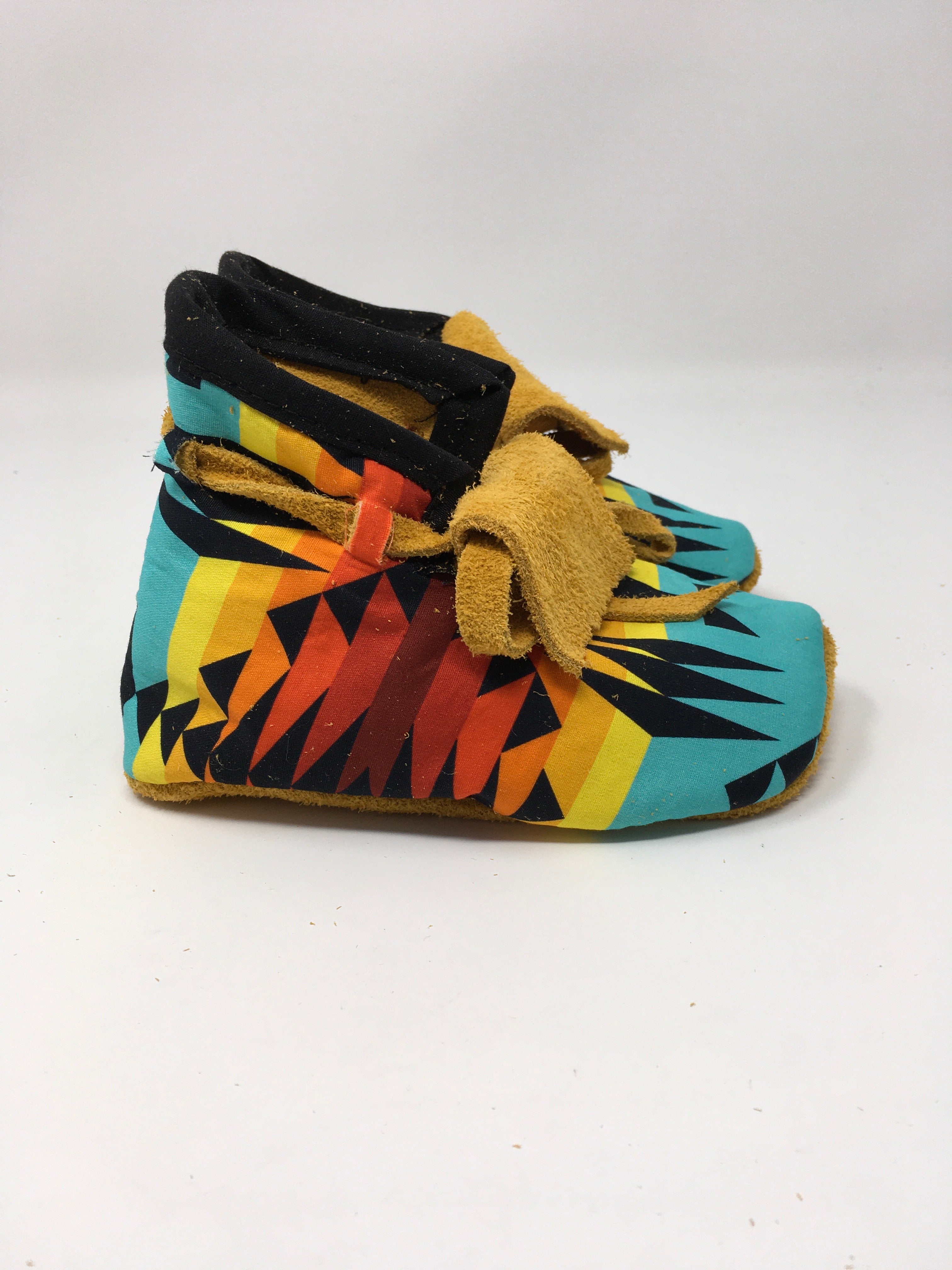 Strawberry Beadwork Moosehide Moccasins 12.5 Kids