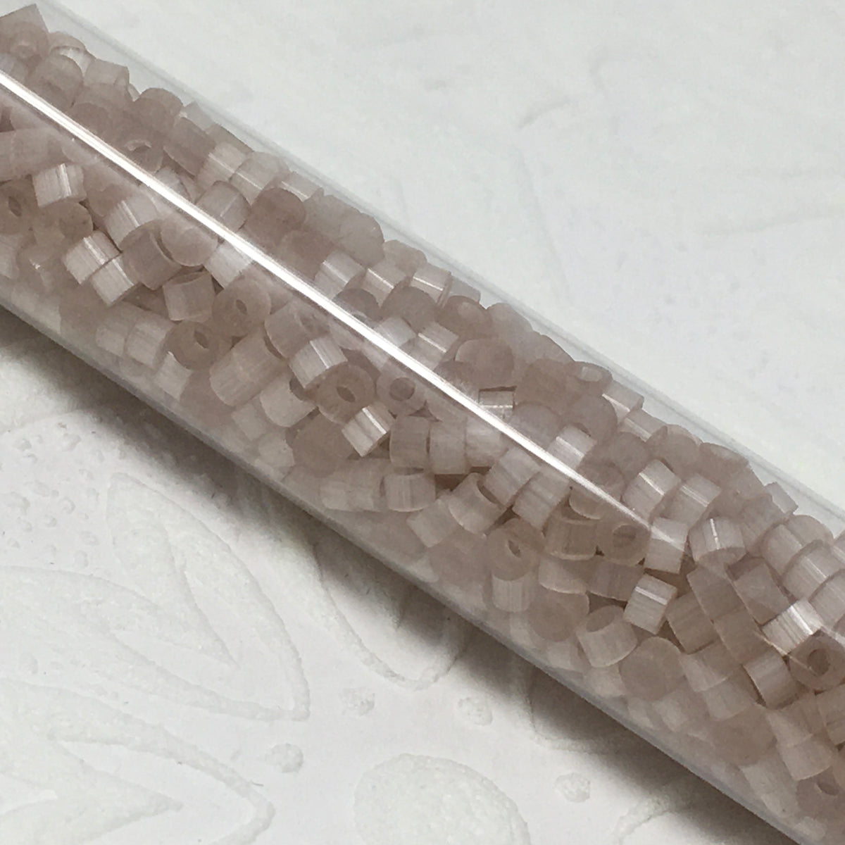 2.5mm Size 10/0 24g tube Cylindica Seed Beads Wheat