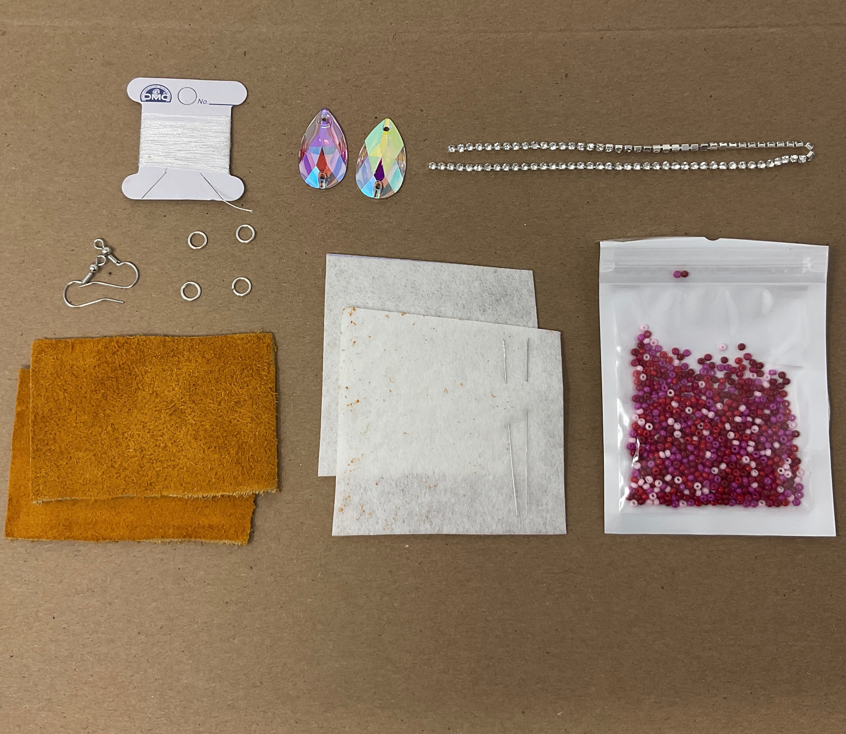 Cab-Center Beaded Earring Kit