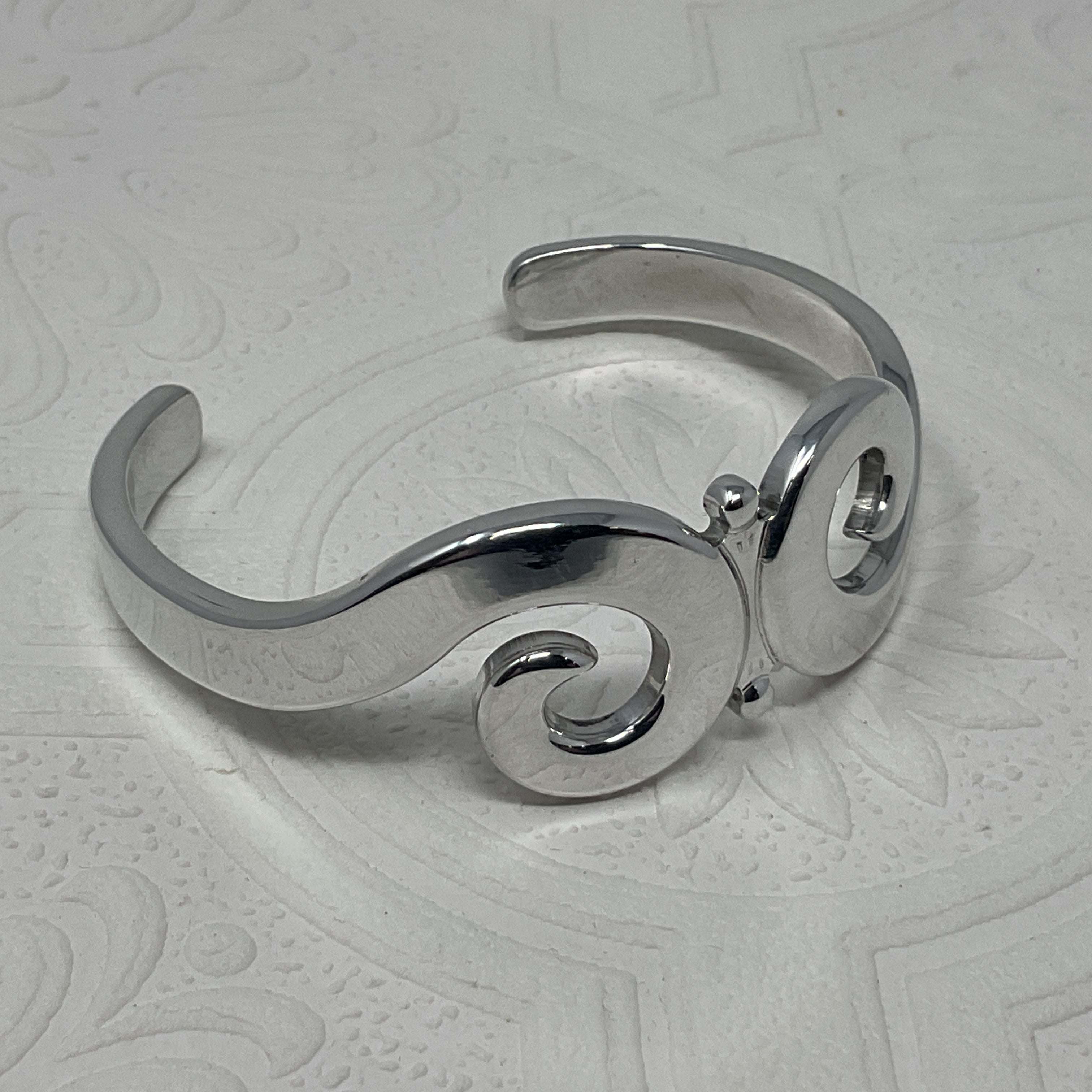 Metal Curved Bracelet