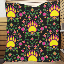 Load image into Gallery viewer, Floral Bearpaw Quilt 70&quot;x80&quot;
