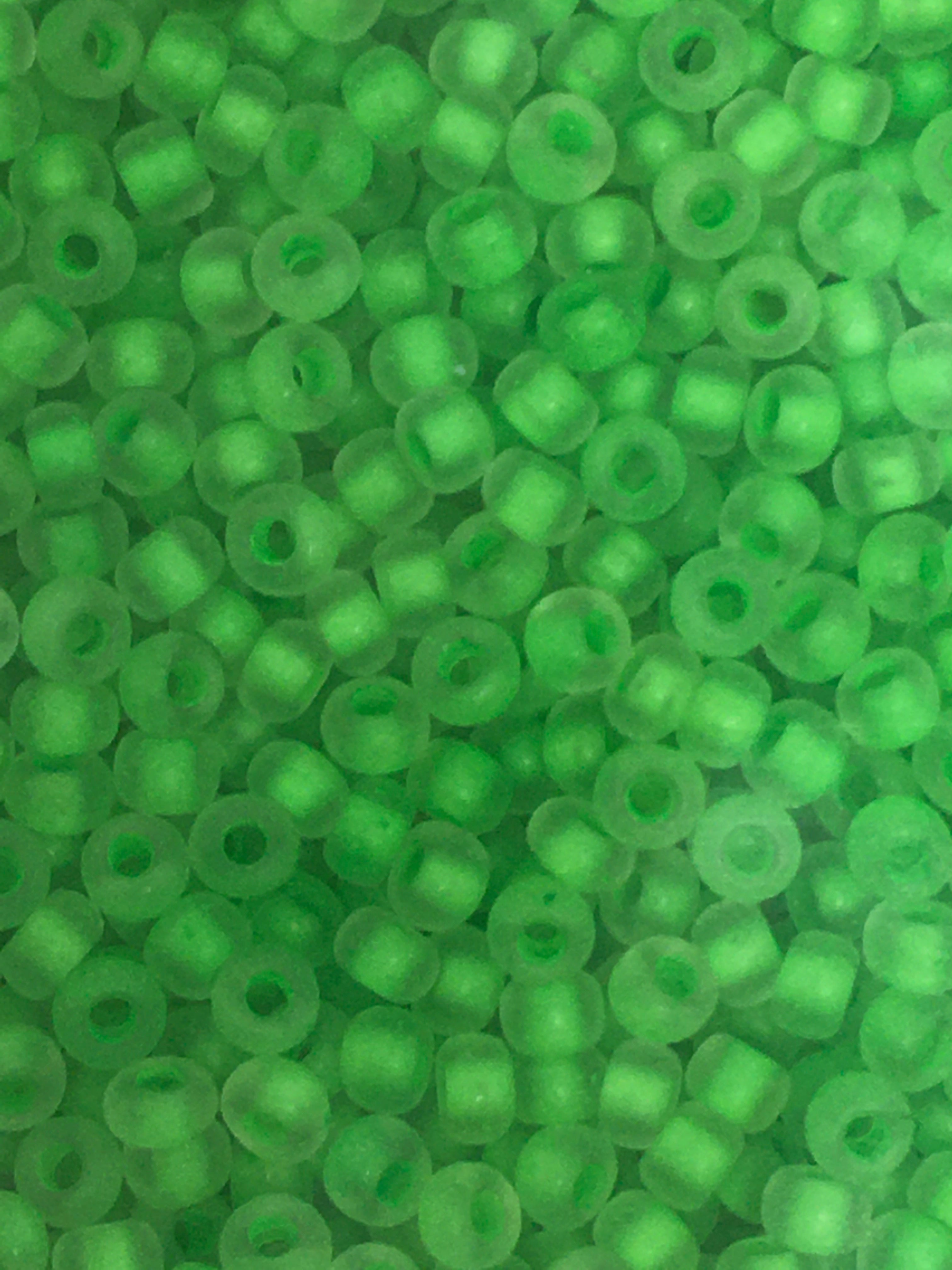 Transparent size 10/0 - Neon Green